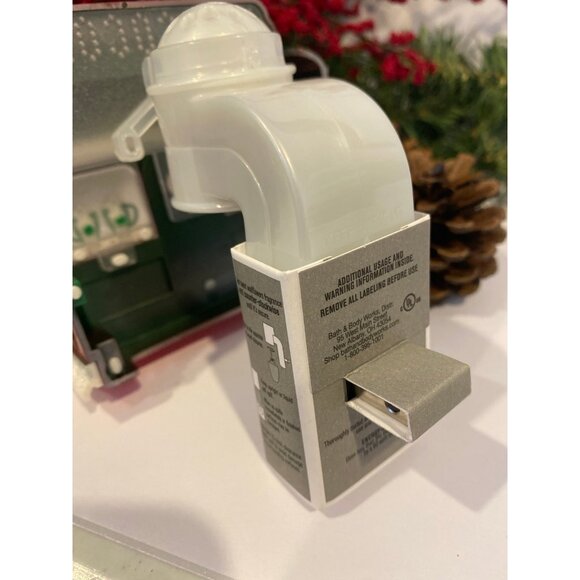 Bath & Body Works “Hot Cocoa Stand” Nightlight Wallflower Plug -New with tag - Picture 5 of 9